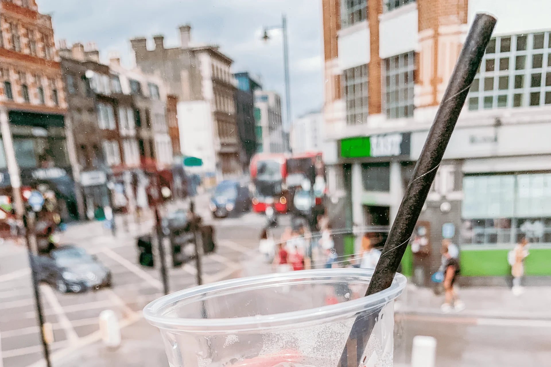 Paper and bamboo straws with PFAS versus plastic straws, comparing eco-friendly alternatives