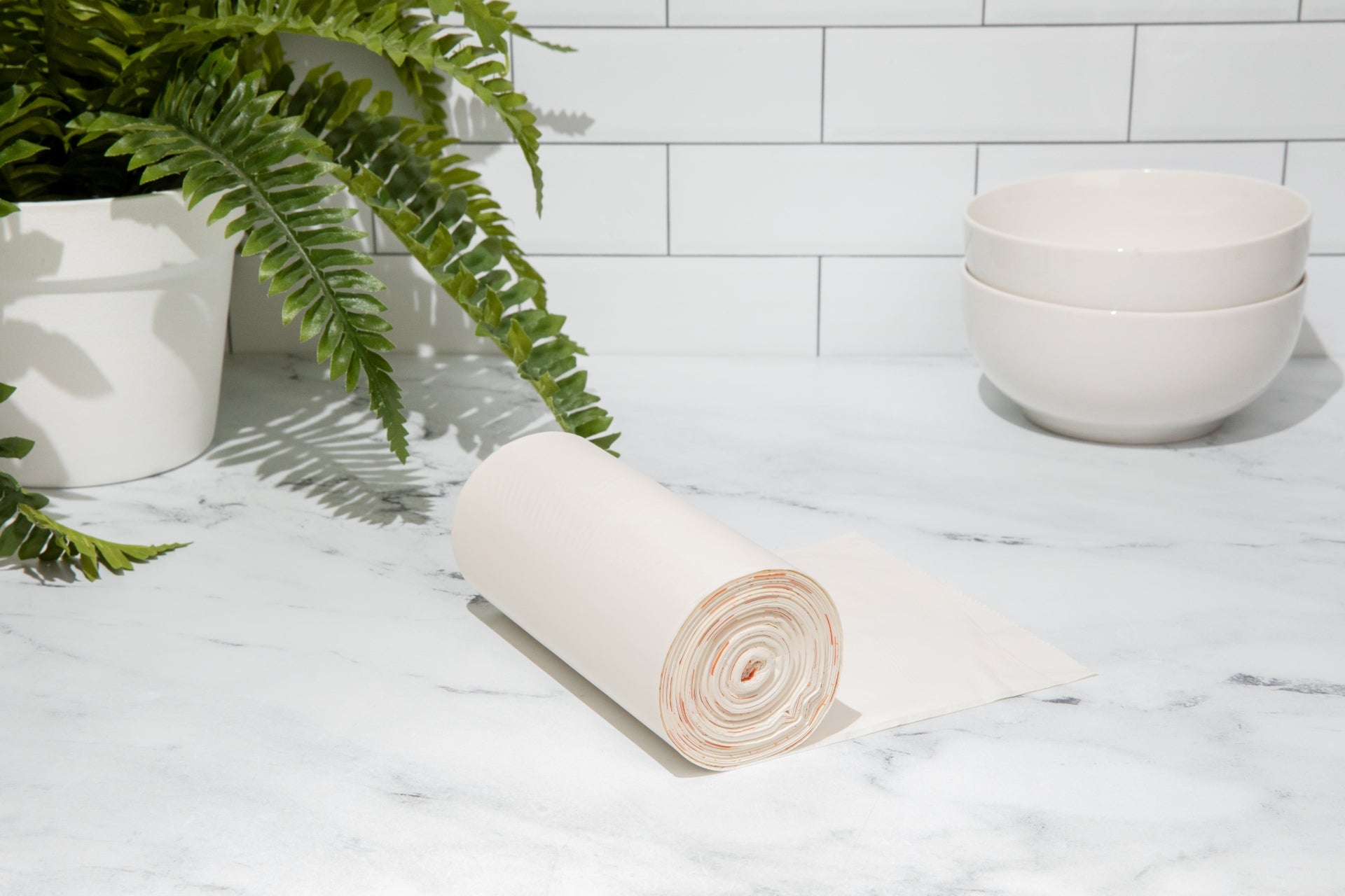 Roll of Plastno compostable waste bags, a comprehensive guide to the benefits of compostable bags