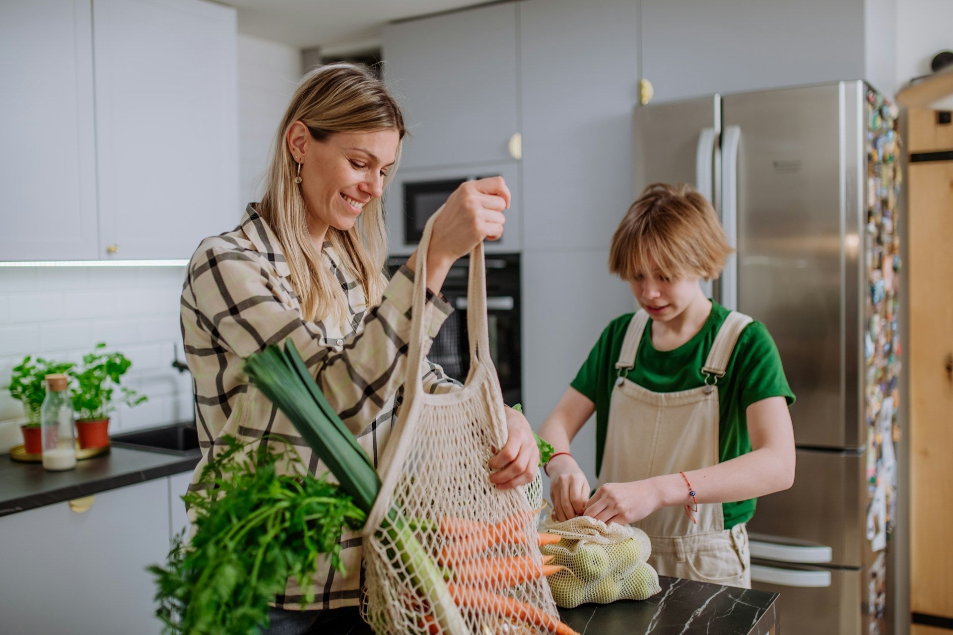 Reusable bags and containers, smart ways to eliminate plastic packaging from your kitchen