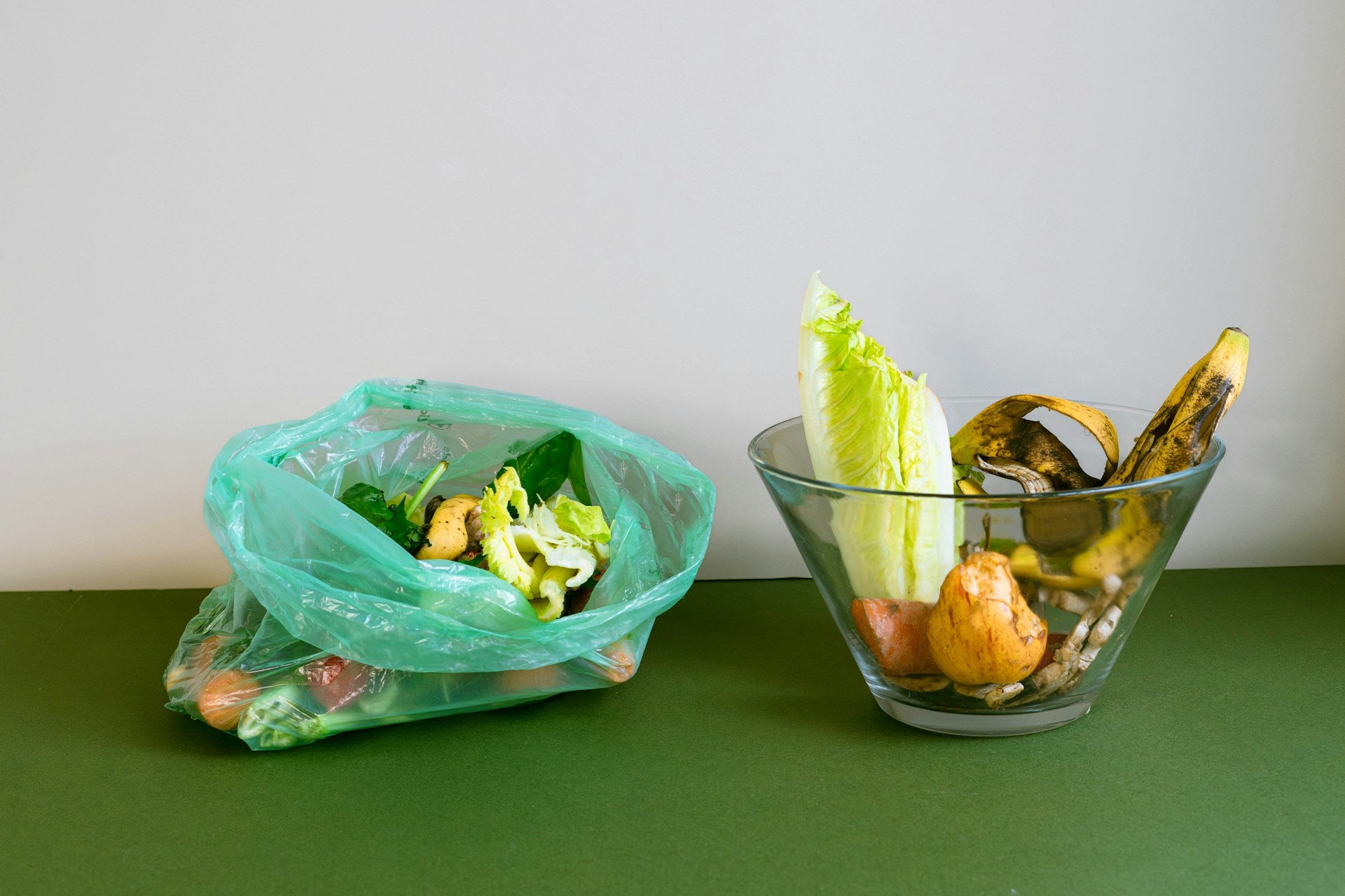 Compostable trash bag in use, a complete guide to using compostable trash bags at home