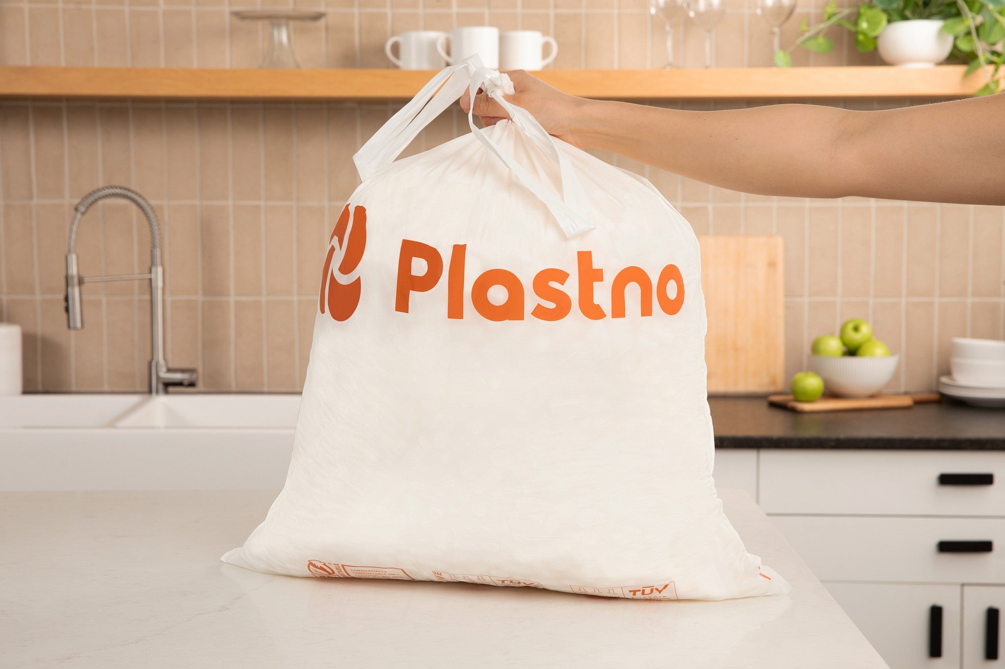Plastno biodegradable garbage bags