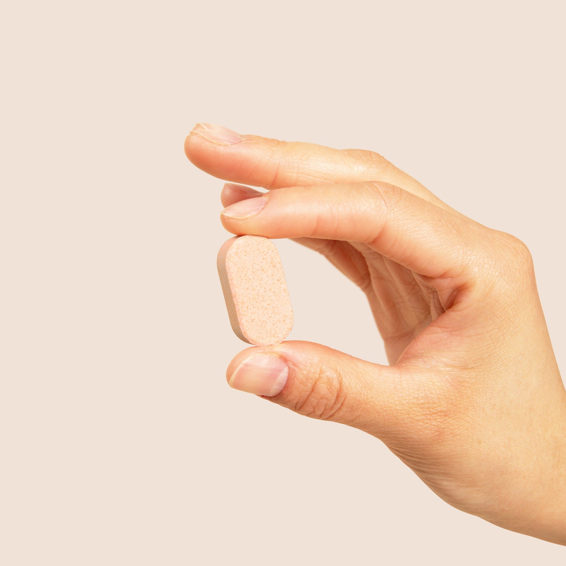 Plastno Multi Cleaner Tablet: PVA-free refillable tablet dissolving in a glass spray bottle