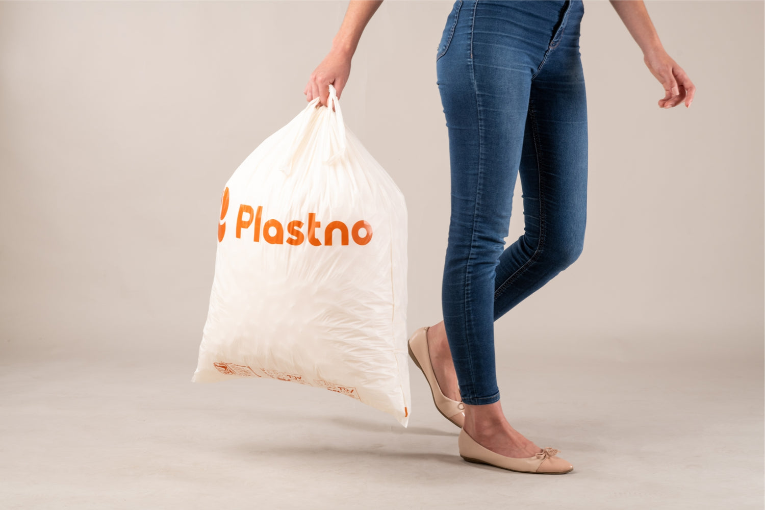 Women carrying the best compostable trash bags from Plastno